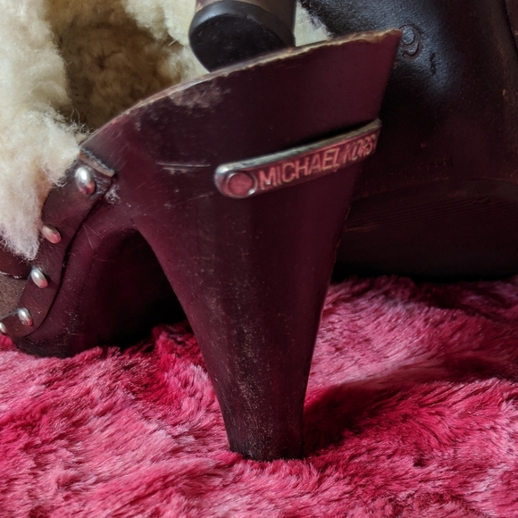 Authentic Michael Kors Clogs - Picture 5 of 6